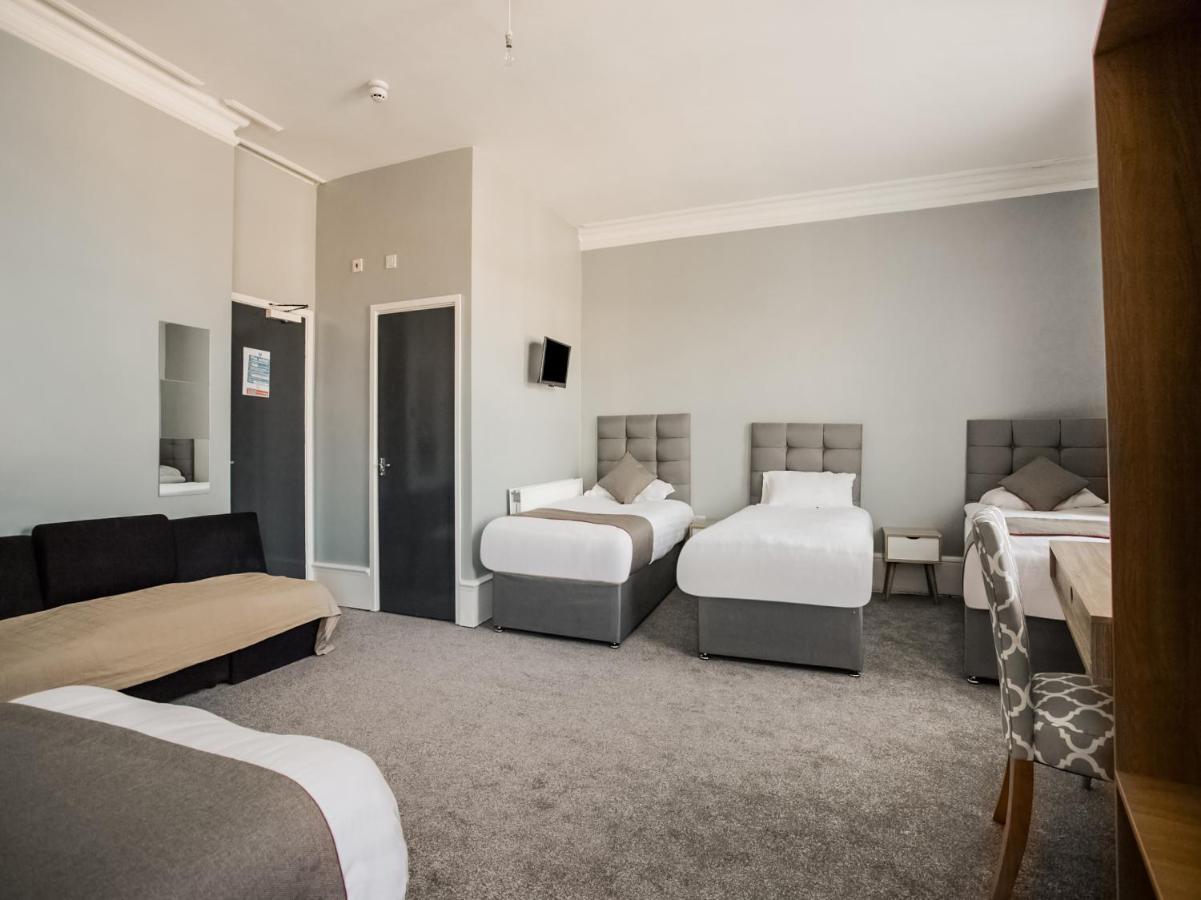 Newcastle West Hotel & Bar ภายนอก รูปภาพ