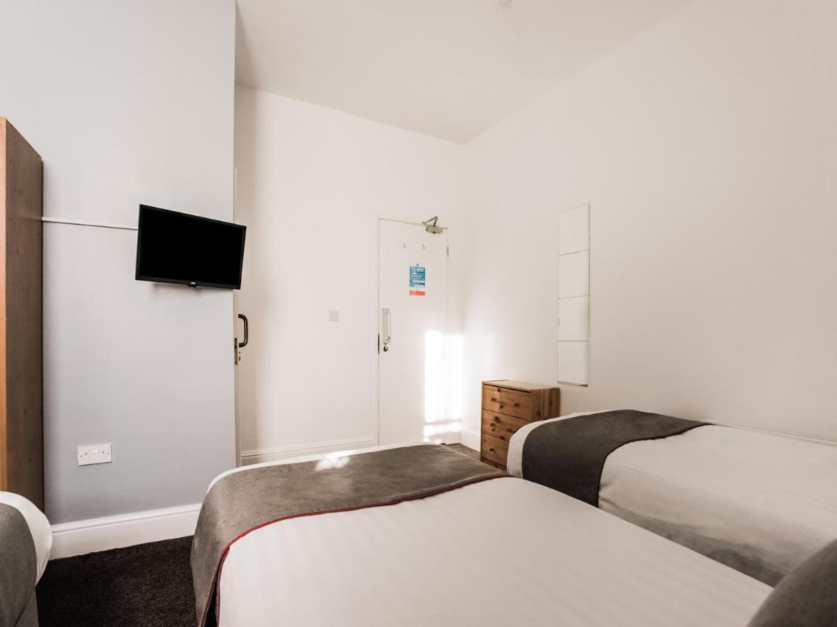 Newcastle West Hotel & Bar ภายนอก รูปภาพ